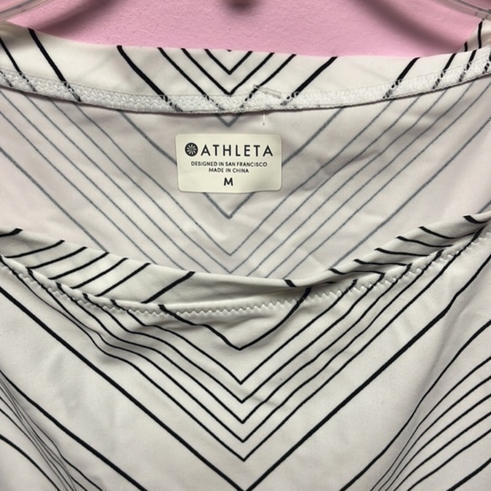 Athleta Chevron‎ Rashgaurd Tank - Picture 3 of 5
